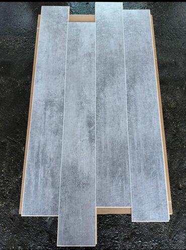 Laminat: Salam laminatlarimiz 31 32 33 klass olmagala hər rəg secimi var 250 yə — 1