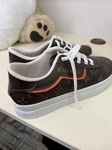 cins: Louis Vuitton monogram naxışlı uniseks idman ayaqqabısı - Model — 1