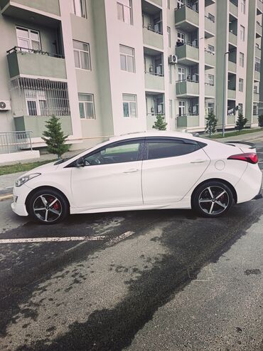 Hyundai: Hyundai Elantra: 1.8 l | 2011 il Sedan — 12