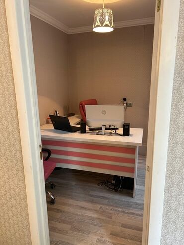 Ofislər: Yasamal rayonunda yol kənarında əla vəziyyətdə tam əşyalı və — 9