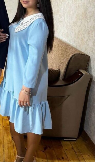 toxunma uzun jaketler: Gödək mavi rəngli qadın donu - Model: A-kəsimli, sərbəst siluet -