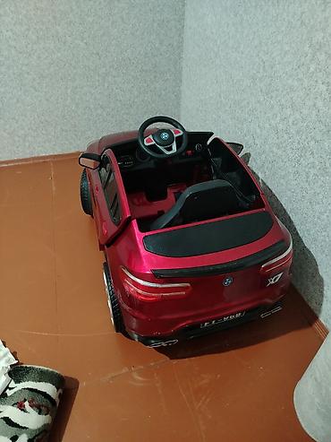 elektrikli maşınlar: Uşaq üçün elektrikli miniatür avtomobil – qırmızı rəngdə, krossover — 2