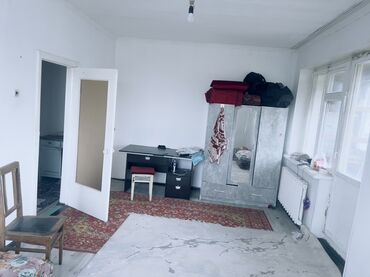 сдаю в аренду помешение: Сдается/предлагается просторная комната с большим окном и выходом на