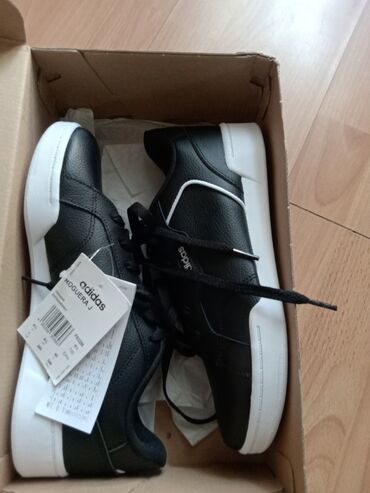 Patike: Adidas, Vodootporne — 11