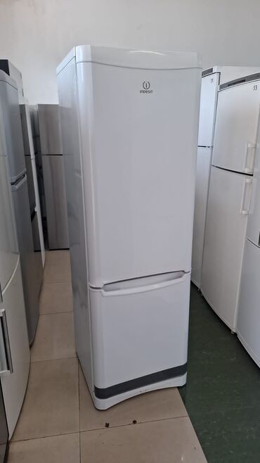Paltaryuyan maşınlar: Indesit iki qapılı soyuducu - Marka/model: Indesit (loqo ön paneldə)