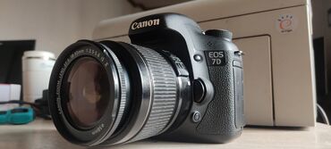 Видеокамеры: Продаю фотоаппарат норма состояние Canon кенон 7D обективом флешка