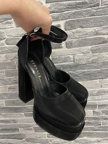 versace: Versace черные женские туфли на высокой платформе и массивном каблуке — 1
