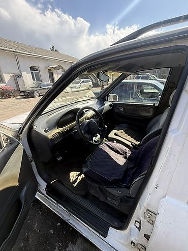 танден: Kia Sportage: 1995 г., 2 л, Механика, Дизель, Внедорожник — 6