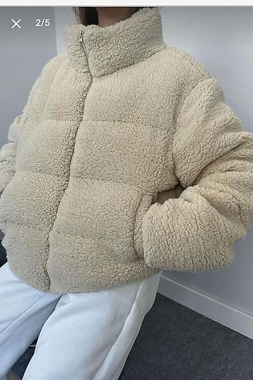 Куртки: Qadınlar üçün teddy/peluş şişmə gödəkçə - Model: qısa, oversize kəsim — 2