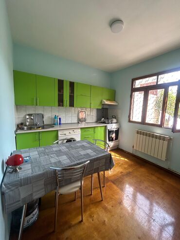 Uzunmüddətli kirayə mənzillər: Kirayə verilən mənzil – 3 otaq Plan və xüsusiyyətlər: - Geniş — 5