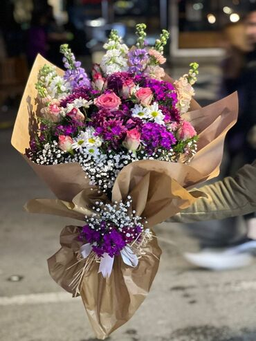 ukraynada is elanlari: Florist isi axtariram gunorta sahat 1 tamamnan soram gece smenide ola