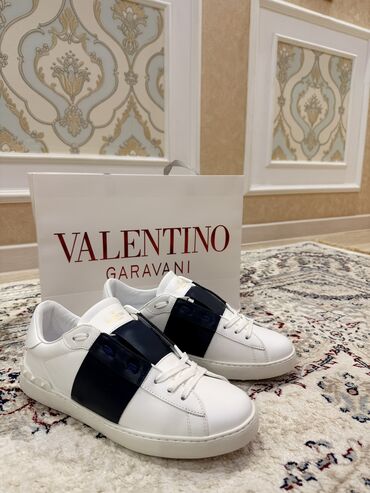 Другая мужская обувь: Продам Valentino причина продажи заказал на размер больше самое