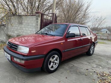 Volkswagen: Volkswagen Vento: 1993 г., 1.8 л, Механика, Газ, Седан