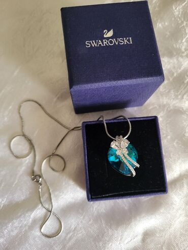 klon: Swarovski boyunbağı . Mavi rengde ürək formada. yenidir. internetde