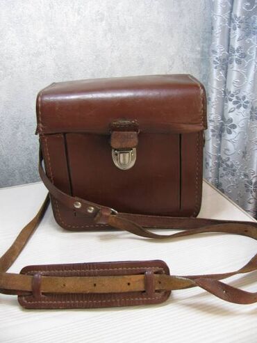 Видеокамеры: Продаю советскую, рабочую, красивую, винтажную кинокамеру "Нева" 1963 — 8