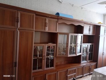 спортивный шарф: Шапка из натурального меха норки, выполненная в насыщенном коричневом