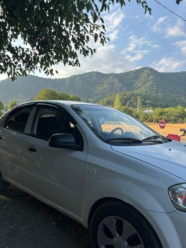 Chevrolet Aveo: 1.4 l | 2011 il 297000 km Sedan