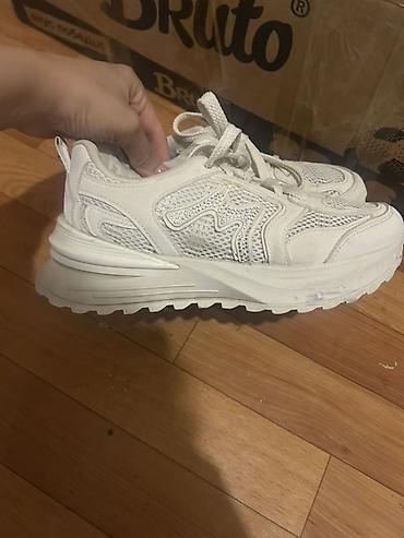 Ağ rəngli qadın idman ayaqqabısı - Stil: chunky/“dad sneakers”