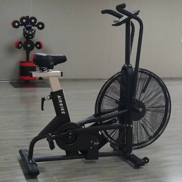 настольная футбольная игра: Велотренажер AirBike с массивным передним вентилятором предназначен
