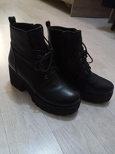 rezin botlar: Qadın üçün qara rəngli bağcıqlı bot - Model: Ankle boot (qısa üzlü) - — 2