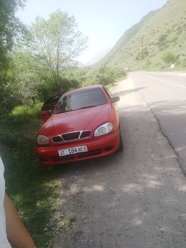 Daewoo: Продается автомобиль Daewoo Lanos красного цвета. Компактный и