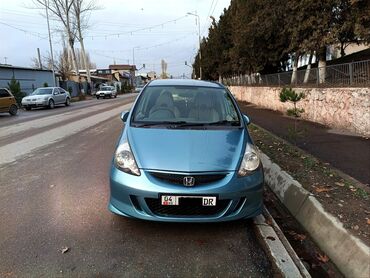 Транспорт: Honda Fit: 2006 г., 1.3 л, Вариатор, Бензин, Хэтчбэк