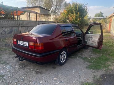 срочное продажа авто: Volkswagen Vento: 1993 г., 1.8 л, Механика, Бензин, Седан