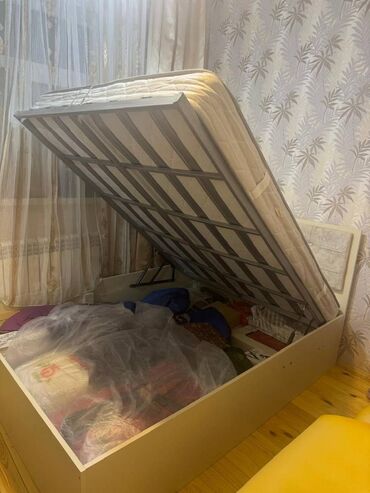 Yataq otağı dəstləri: İki nəfərlik 6 ay işlənmiş içi bazalı çarpayı və döşək dəsti - Ölçü — 12