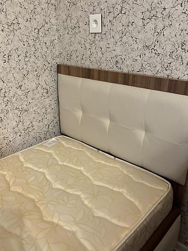 yataq doşəyi: Tək nəfərlik qaldırılan bazalı çarpayı və döşək dəsti - Ölçü: təxmini — 2