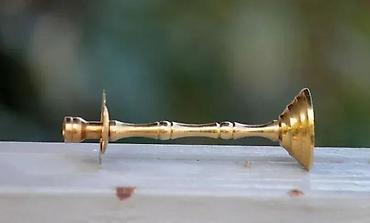 Sveće i svećnjaci: Antikvarni mesingani svećnjak. Elegantan mesingani svećnjak — 1