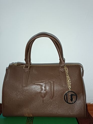 сумка коричневая: Продам сумку от Trussardi Jeans. Совсем новый, носила всего один раз