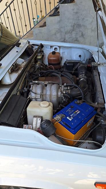 vaz disk: LADA 2107, ağ rəng, sedan kuzov. Xüsusiyyətlər: - Mexaniki sürətlər — 6