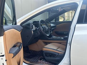 порте: Lexus RZ: 2023 г., Электромобиль, Кроссовер — 3