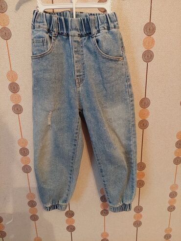 джинсы на 5 лет: Джинсы и брюки, цвет - Синий, Б/у