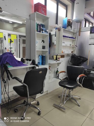 услуги женского парикмахера: Парикмахер