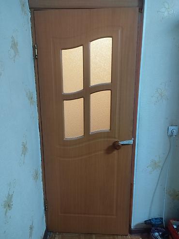 Межкомнатная дверь, Б/у, Со стеклом, Одностворчатая, Распашная, цвет - Коричневый