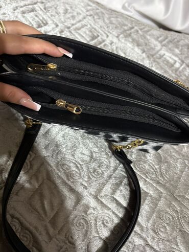 pencekler qadin ucun: Сумка на плечо, Prada