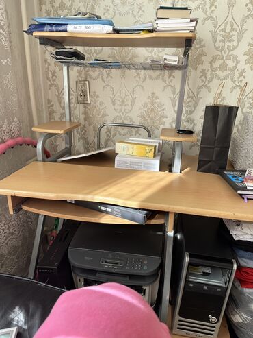 деревянный стол ручной работы: Стол, цвет - Бежевый, Б/у