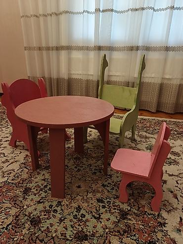 uşaq mebel desti: Uşaq masa ve stul desti. 1masa ve 3 stuldan ibarətdir. material dik — 1