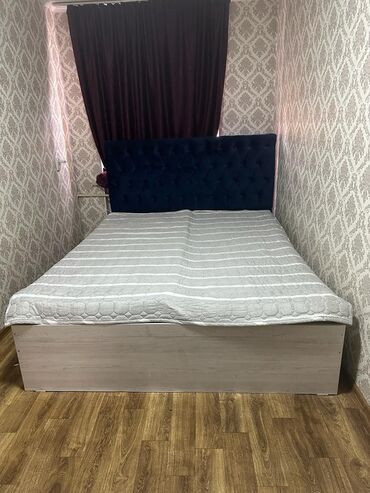 Мебельные гарнитуры: Продаю кровать/ без матраса
