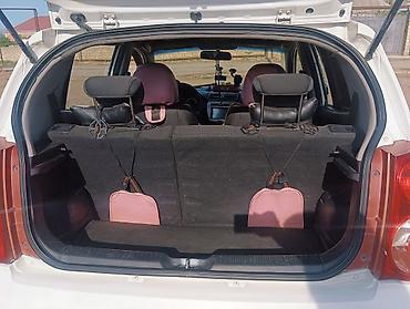 Kia: Kia Picanto, ağ rəng, hetçbek gövdə. Xüsusiyyətlər: - Kompakt şəhər — 9
