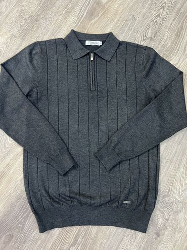 серый мужской свитер: Мужской свитер новый. Размер на 46/48 м/л