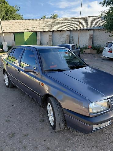 vento: Volkswagen Vento: 1993 г., 1.8 л, Механика, Бензин, Седан — 4