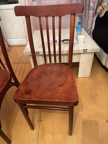 Stullar: Qonaq otağı üçün, İşlənmiş, Qatlanmayan, Stul