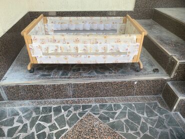 кровать для новорожденных: Манеж-кровать, Б/у, Складной, Дерево