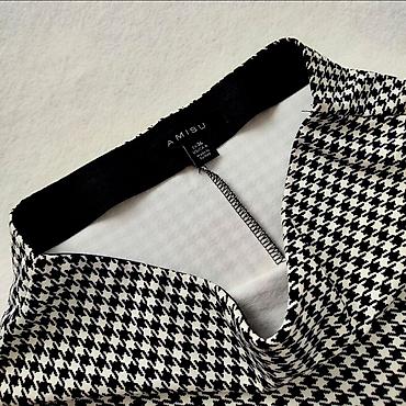 stradivarius pantalone: - Ženski uski kroj – pencil suknja - Brend: Amisu - Veličina: EU 36 / — 2
