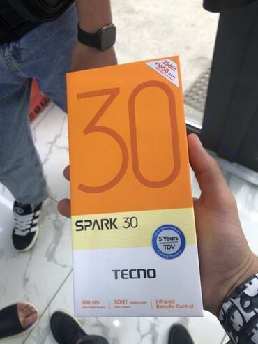 телефон смарт: Tecno Spark 30, Новый, 256 ГБ, цвет - Оранжевый