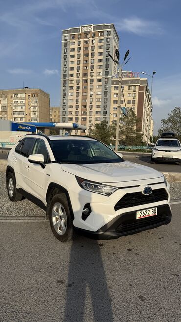 срочно продается машина: Toyota RAV4: 2020 г., 2.5 л, Вариатор, Гибрид, Кроссовер