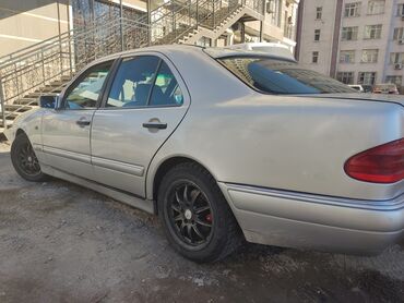 210 лупар: Mercedes-Benz 230: 1996 г., 2.3 л, Механика, Бензин, Седан