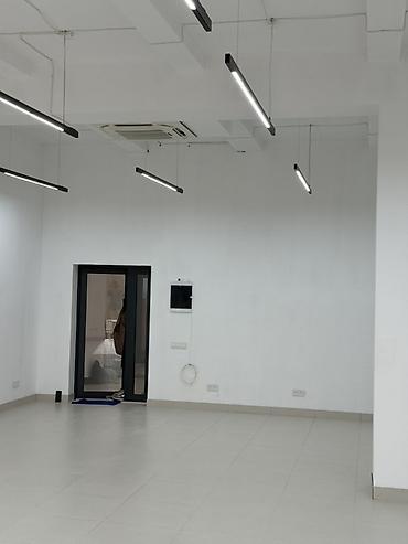 red centr: Офисное помещение 77 квадратных метров в современном бизнес-центре — 3